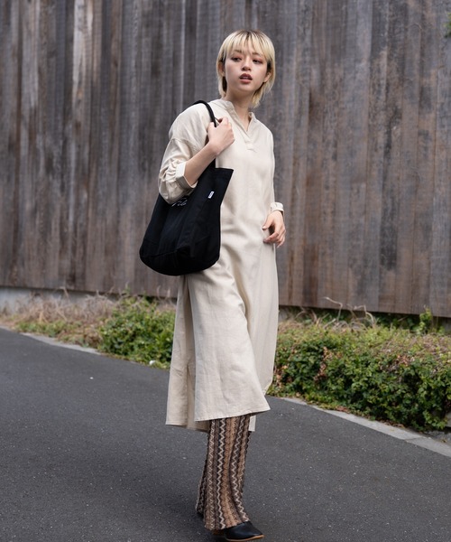 NAVY(ネイビー)の「ミントリネン シャツワンピース(ワンピース・レディース・ベージュ/パープル/ミント/チャコール・フリー)」の22枚目の写真