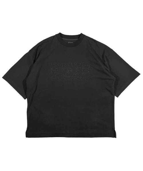 FORTUNA HOMME(フォルトゥナオム)の「FORTUNAHOMME ArtLogo Print-Tee(Tシャツ/カットソー・メンズ・ホワイト/ブラック・1/2)」の1枚目の写真