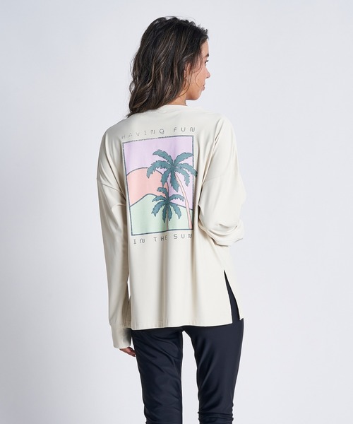 ROXY(ロキシー)の「HAVING FUN/ロキシー長袖ラッシュガード(水着)(ラッシュガード・レディース・ホワイト/ベージュ/パープル・SMALL/MEDIUM/LARGE)」の2枚目の写真