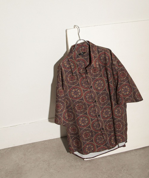 NILWAY(ニルウェイ)の「総柄トロミ半袖オーバーサイズシャツ/柄シャツ(シャツ/ブラウス・メンズ・ホワイト系1/ブラック系/ブラウン系/ブラウン系1/ベージュ系/ホワイト系2/グレー系1/キャメル/ブルー系/ブラック系3/ブラック系5/ブラック系2/ブラウン系2/ホワイト系3/ブラウン系3/ネイビー系/グレー系2/ベージュ系1/ブラック系6/ブラック系7/ベージュ系2/ブラック系9/ブラック系8/ホワイト系5/ホワイト系4・MEDIUM/LARGE)」の17枚目の写真