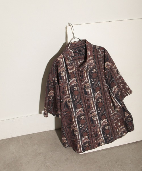 NILWAY(ニルウェイ)の「総柄トロミ半袖オーバーサイズシャツ/柄シャツ(シャツ/ブラウス・メンズ・ホワイト系1/ブラック系/ブラウン系/ブラウン系1/ベージュ系/ホワイト系2/グレー系1/キャメル/ブルー系/ブラック系3/ブラック系5/ブラック系2/ブラウン系2/ホワイト系3/ブラウン系3/ネイビー系/グレー系2/ベージュ系1/ブラック系6/ブラック系7/ベージュ系2/ブラック系9/ブラック系8/ホワイト系5/ホワイト系4・MEDIUM/LARGE)」の18枚目の写真