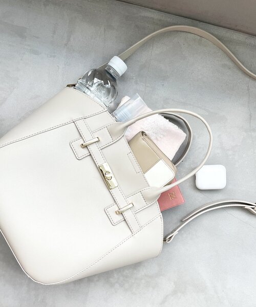 index（インデックス）の「◆ベルトデザインミドルトート【2WAY】（トートバッグ・レディース・ブラック/ライトベージュ・00）」の6枚目の写真