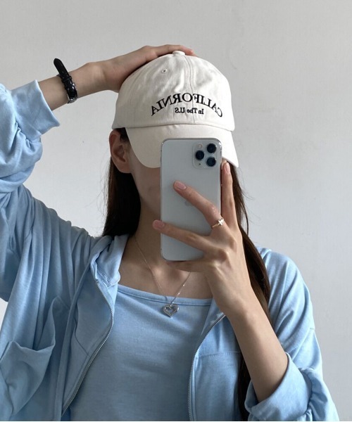 by muni:r（バイ ムニール）の「ユニセックスカリフォルニアコットンキャップ（キャップ・レディース・ホワイト/ブラック/グリーン/ダークブルー/ライトベージュ・ONE SIZE）」の19枚目の写真