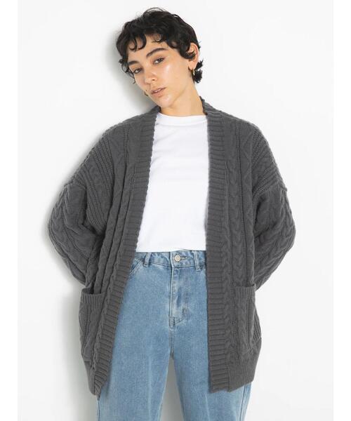 koe（コエ）の「ケーブルVネックカーディガン（カーディガン/ボレロ・レディース・レッド/アイボリー/チャコールグレー/ダークブルー・FREE）」の5枚目の写真