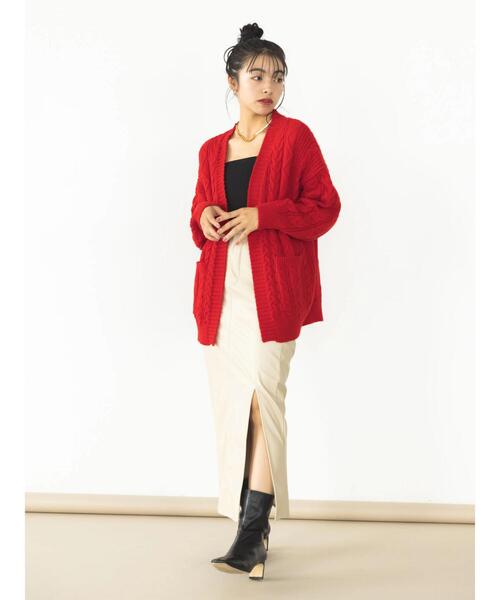 koe（コエ）の「ケーブルVネックカーディガン（カーディガン/ボレロ・レディース・レッド/アイボリー/チャコールグレー/ダークブルー・FREE）」の7枚目の写真