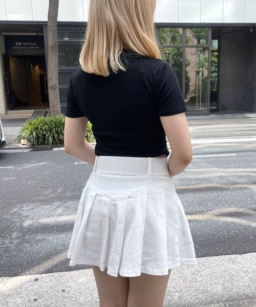 SPIGA（スピーガ）の「二つ穴ベルト付プリーツミニスカート（スカート・レディース・ブラック/ベージュ/ブラウン/ホワイト・SMALL/MEDIUM）」の8枚目の写真