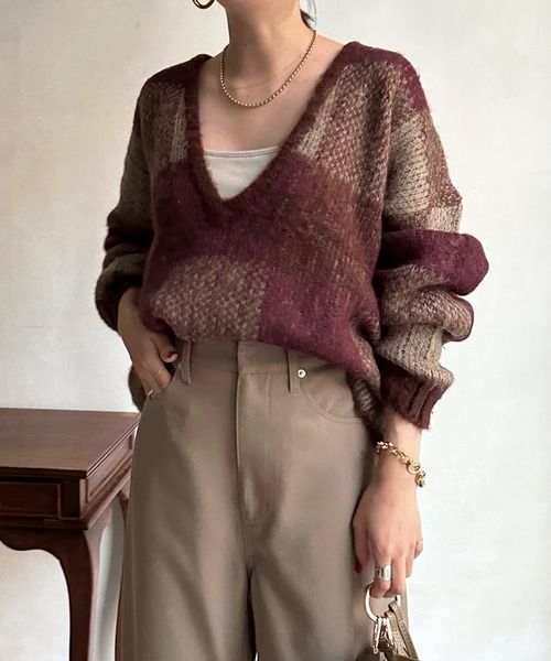 DouDou（ドゥドゥ）の「シャギーチェック深Vニット（ニット/セーター
