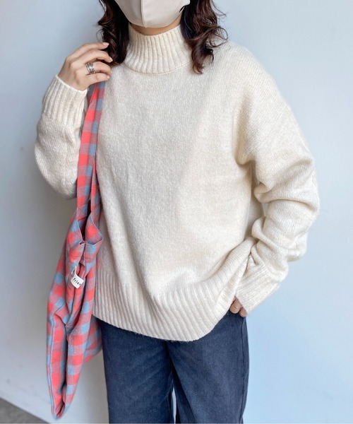 CPCM(シーピーシーエム)の「もちっとカラーハイネックニット(ニット/セーター・レディース・アイボリー/グリーン/ブルー/モカ/レッド・FREE)」の2枚目の写真