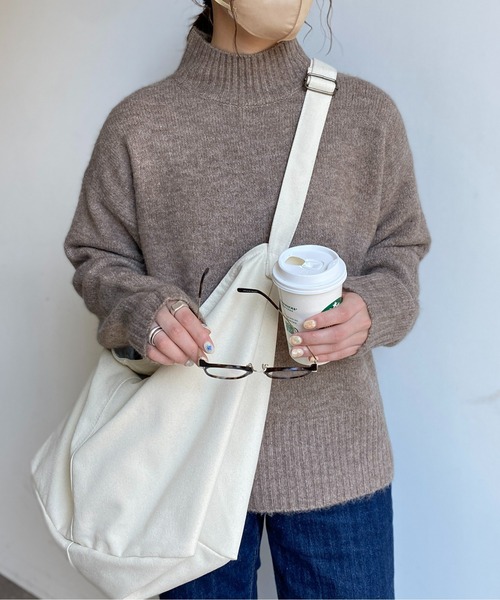 CPCM(シーピーシーエム)の「もちっとカラーハイネックニット(ニット/セーター・レディース・アイボリー/グリーン/ブルー/モカ/レッド・FREE)」の3枚目の写真