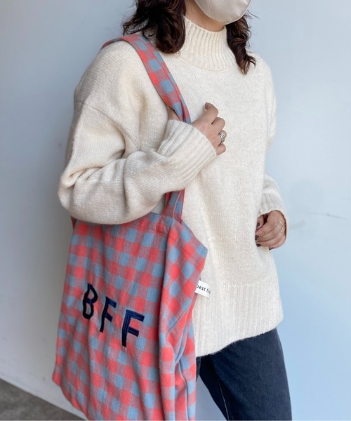 CPCM(シーピーシーエム)の「もちっとカラーハイネックニット(ニット/セーター・レディース・アイボリー/グリーン/ブルー/モカ/レッド・FREE)」の6枚目の写真