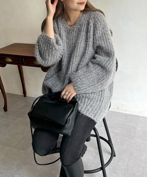 prose verse（プロズヴェール）の「Vネックフェザーニット（ニット/セーター・レディース・レッド/サックスブルー/ベージュ/グレー・MEDIUM）」の2枚目の写真