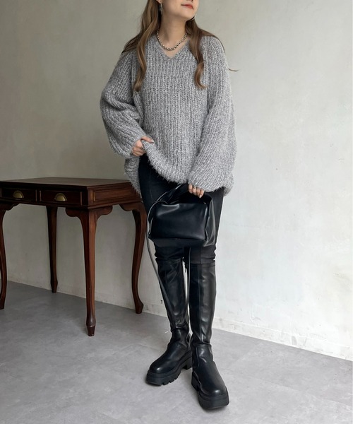 prose verse（プロズヴェール）の「Vネックフェザーニット（ニット/セーター・レディース・レッド/サックスブルー/ベージュ/グレー・MEDIUM）」の13枚目の写真