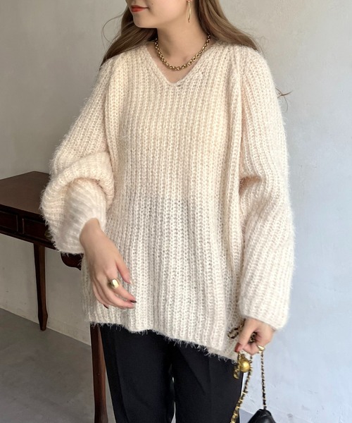 prose verse（プロズヴェール）の「Vネックフェザーニット（ニット/セーター・レディース・レッド/サックスブルー/ベージュ/グレー・MEDIUM）」の6枚目の写真