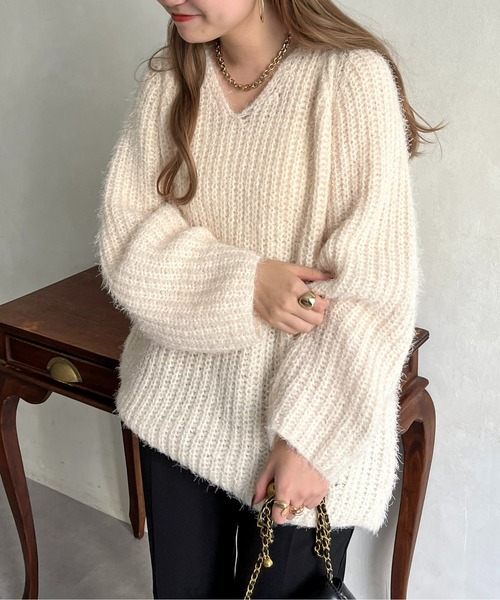 prose verse（プロズヴェール）の「Vネックフェザーニット（ニット/セーター・レディース・レッド/サックスブルー/ベージュ/グレー・MEDIUM）」の15枚目の写真