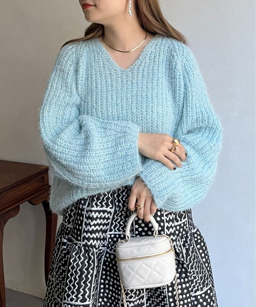 prose verse（プロズヴェール）の「Vネックフェザーニット（ニット/セーター・レディース・レッド/サックスブルー/ベージュ/グレー・MEDIUM）」の17枚目の写真