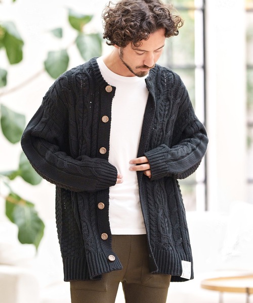 CAMBIO（カンビオ）の「mcg3158-Cable Knit Crew Neck Cardigan カーディガン（カーディガン/ボレロ・メンズ・アイボリー/グリーン/ブラック/ブルー・M/L）」の2枚目の写真