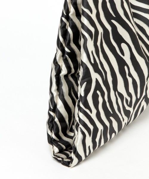 LOWRYS FARM（ローリーズファーム）の「３ＲＯＯＭトートバッグ２　185660（トートバッグ・レディース・アイボリー/ゼブラ・FREE）」の4枚目の写真