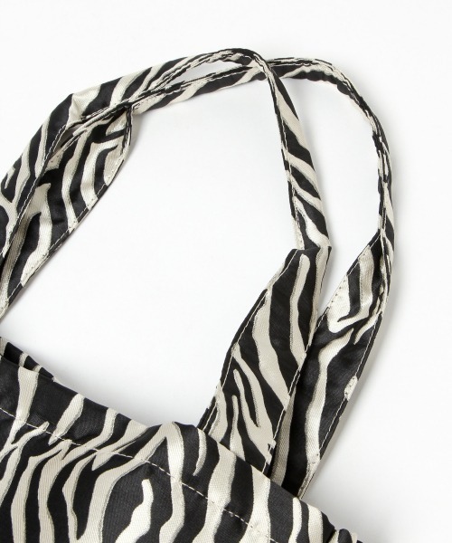 LOWRYS FARM（ローリーズファーム）の「３ＲＯＯＭトートバッグ２　185660（トートバッグ・レディース・アイボリー/ゼブラ・FREE）」の5枚目の写真