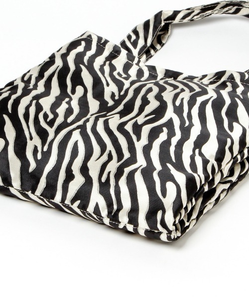 LOWRYS FARM（ローリーズファーム）の「３ＲＯＯＭトートバッグ２　185660（トートバッグ・レディース・アイボリー/ゼブラ・FREE）」の3枚目の写真