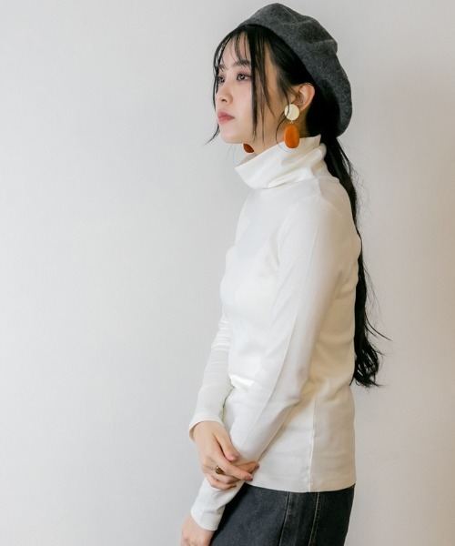 atONE(アットワン)の「atONE コットンハイネックカットソー 長袖(Tシャツ/カットソー・レディース・グレイッシュベージュ/チャコールグレー/オフホワイト/ブラック・M/LL/L/3L/4L)」の8枚目の写真