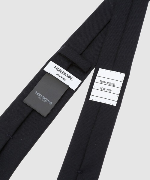 THOM BROWNE(トムブラウン)の「NECKTIE IN SUPER 120s TWILL(ネクタイ・メンズ・グレー/ネイビー・ONE SIZE)」の3枚目の写真