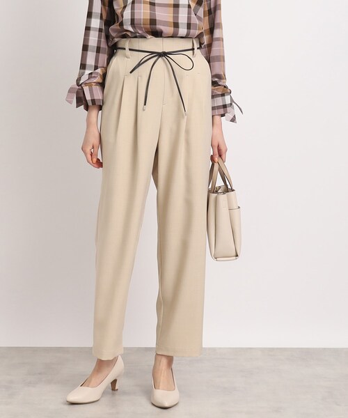 DRESKIP（ドレスキップ）の「◆【ゆるっと楽してキレイ見え】ゆるタックテーパードパンツ（その他パンツ・レディース・グリーン/オフホワイト/グレー系その他・02/03/04）」の2枚目の写真