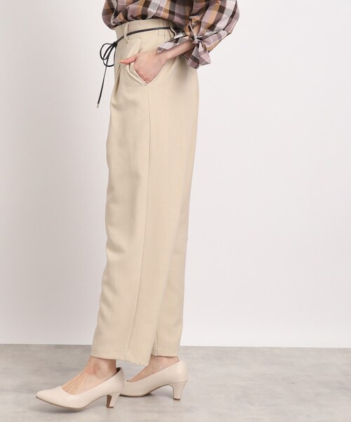 DRESKIP（ドレスキップ）の「◆【ゆるっと楽してキレイ見え】ゆるタックテーパードパンツ（その他パンツ・レディース・グリーン/オフホワイト/グレー系その他・02/03/04）」の12枚目の写真