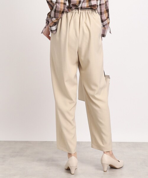 DRESKIP（ドレスキップ）の「◆【ゆるっと楽してキレイ見え】ゆるタックテーパードパンツ（その他パンツ・レディース・グリーン/オフホワイト/グレー系その他・02/03/04）」の13枚目の写真