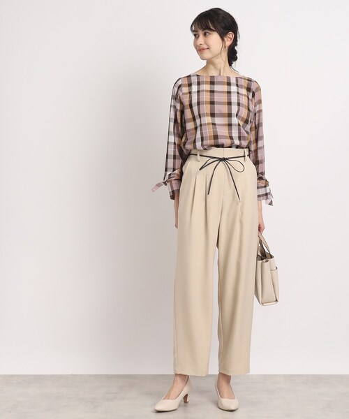 DRESKIP（ドレスキップ）の「◆【ゆるっと楽してキレイ見え】ゆるタックテーパードパンツ（その他パンツ・レディース・グリーン/オフホワイト/グレー系その他・02/03/04）」の14枚目の写真