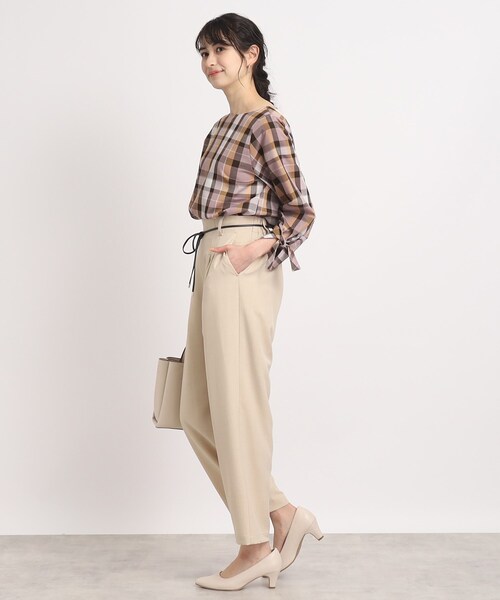 DRESKIP（ドレスキップ）の「◆【ゆるっと楽してキレイ見え】ゆるタックテーパードパンツ（その他パンツ・レディース・グリーン/オフホワイト/グレー系その他・02/03/04）」の15枚目の写真