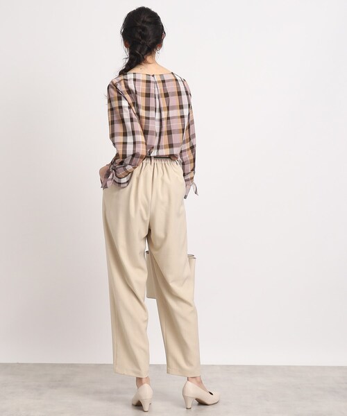 DRESKIP（ドレスキップ）の「◆【ゆるっと楽してキレイ見え】ゆるタックテーパードパンツ（その他パンツ・レディース・グリーン/オフホワイト/グレー系その他・02/03/04）」の16枚目の写真