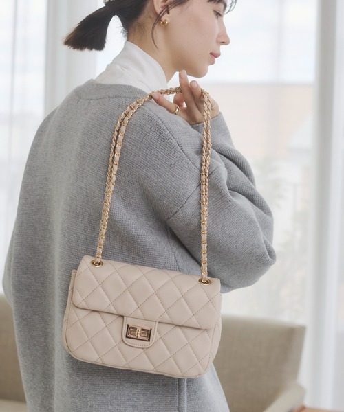 ANGIE（アンジー）の「キルティングチェーンバッグ（ショルダーバッグ・レディース・ブラック/ベージュ/ホワイト/シルバー/ダークベージュ/レッド/ブラウン・FREE）」の4枚目の写真
