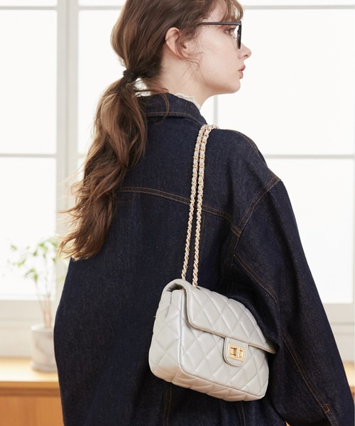 ANGIE（アンジー）の「キルティングチェーンバッグ（ショルダーバッグ・レディース・ブラック/ベージュ/ホワイト/シルバー/ダークベージュ/レッド/ブラウン・FREE）」の7枚目の写真