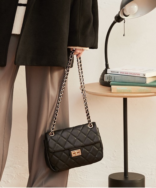 ANGIE（アンジー）の「キルティングチェーンバッグ（ショルダーバッグ・レディース・ブラック/ベージュ/ホワイト/シルバー/ダークベージュ/レッド/ブラウン・FREE）」の13枚目の写真