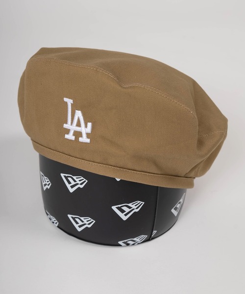 NEW ERA(ニューエラ)の「【NEW ERA/ニューエラ】ロサンゼルス・ドジャーズ&フラッグロゴ刺繍 Beret ベレー帽 /ワンポイント/カーキ×スノーホワイト(ハンチング/ベレー帽・レディース・カーキブラウン・S/L)」の4枚目の写真