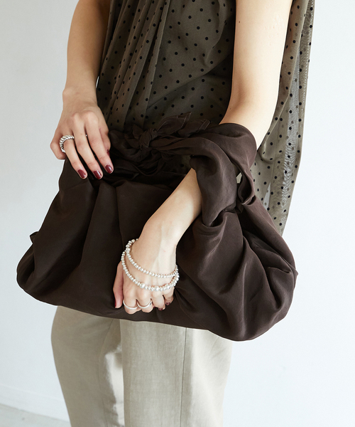 VERMEIL par iena(ヴェルメイユパーイエナ)の「【PAPYRUS/パピルス】candy wrapper pillow bag(ブラウン)(ハンドバッグ・レディース・ブラウン・FREE)」の14枚目の写真