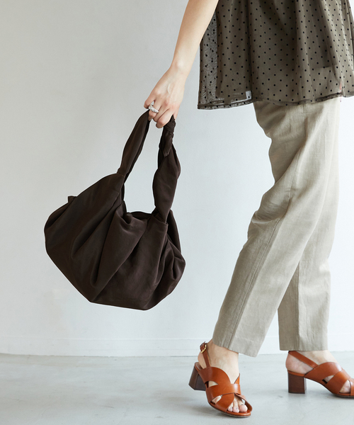 VERMEIL par iena(ヴェルメイユパーイエナ)の「【PAPYRUS/パピルス】candy wrapper pillow bag(ブラウン)(ハンドバッグ・レディース・ブラウン・FREE)」の16枚目の写真