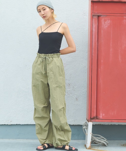 Auntie Rosa Holiday(アンティローザホリデー)の「カップ付きベアキャミ(キャミソール・レディース・ベージュ/ナチュラル/ブラック・FREE)」の22枚目の写真