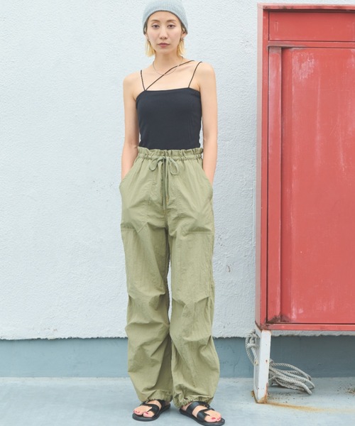 Auntie Rosa Holiday(アンティローザホリデー)の「カップ付きベアキャミ(キャミソール・レディース・ベージュ/ナチュラル/ブラック・FREE)」の9枚目の写真