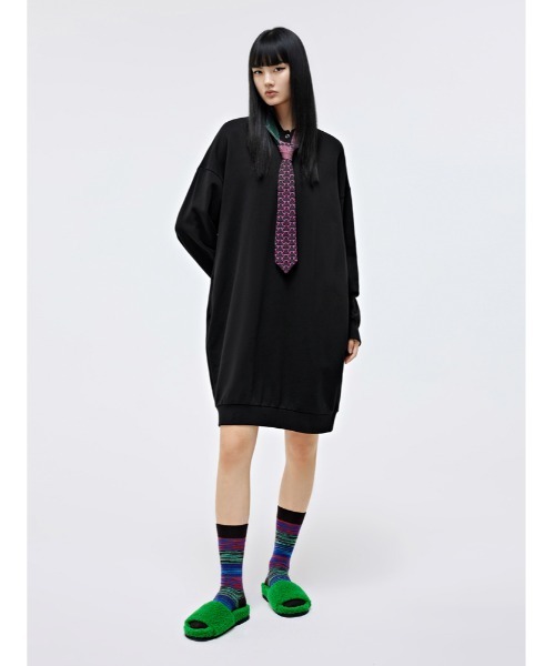 JNBY（ジェーエヌビーワイ）の「Oversized Polo-collar Cotton-jersey Dress（ワンピース・レディース・ホワイト/ブラック/グリーン・38/40）」の13枚目の写真