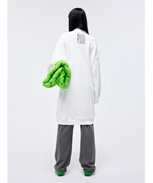 JNBY（ジェーエヌビーワイ）の「Oversized Polo-collar Cotton-jersey Dress（ワンピース・レディース・ホワイト/ブラック/グリーン・38/40）」の11枚目の写真