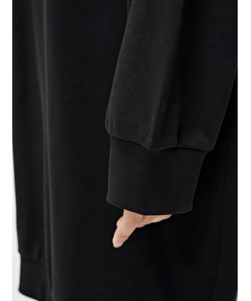 JNBY（ジェーエヌビーワイ）の「Oversized Polo-collar Cotton-jersey Dress（ワンピース・レディース・ホワイト/ブラック/グリーン・38/40）」の19枚目の写真