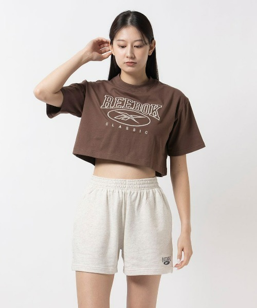 Reebok(リーボック)の「ビッグロゴ クロップド Tシャツ / CL AE BIG LOGO CROP TEE(Tシャツ/カットソー・レディース・マルーン/ブラック/オフホワイト/ブラウン・MEDIUM/LARGE/SMALL/XX-LARGE/X-LARGE)」の3枚目の写真