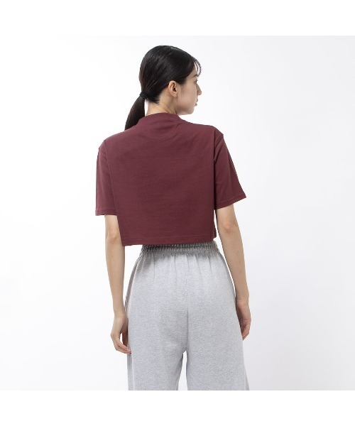 Reebok(リーボック)の「ビッグロゴ クロップド Tシャツ / CL AE BIG LOGO CROP TEE(Tシャツ/カットソー・レディース・マルーン/ブラック/オフホワイト/ブラウン・MEDIUM/LARGE/SMALL/XX-LARGE/X-LARGE)」の6枚目の写真
