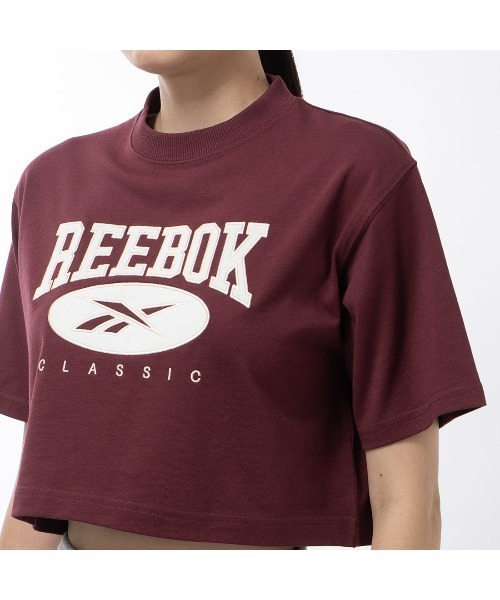 Reebok(リーボック)の「ビッグロゴ クロップド Tシャツ / CL AE BIG LOGO CROP TEE(Tシャツ/カットソー・レディース・マルーン/ブラック/オフホワイト/ブラウン・MEDIUM/LARGE/SMALL/XX-LARGE/X-LARGE)」の5枚目の写真