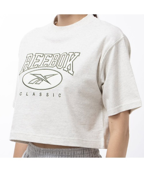 Reebok(リーボック)の「ビッグロゴ クロップド Tシャツ / CL AE BIG LOGO CROP TEE(Tシャツ/カットソー・レディース・マルーン/ブラック/オフホワイト/ブラウン・MEDIUM/LARGE/SMALL/XX-LARGE/X-LARGE)」の10枚目の写真