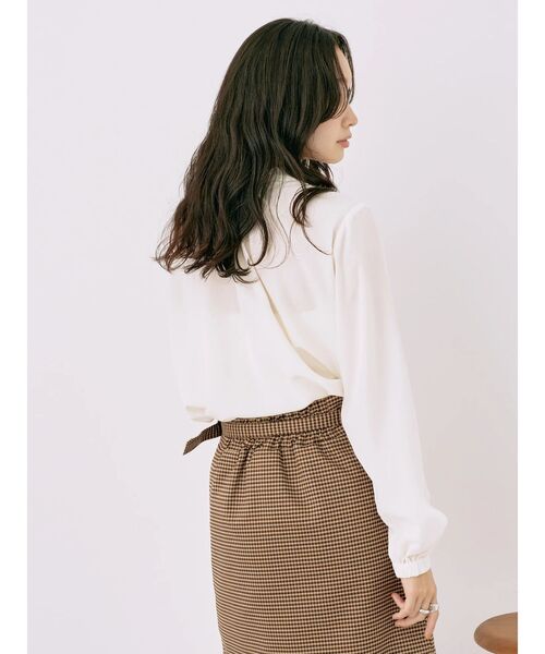 earth music&ecology（アースミュージックアンドエコロジー）の「2WAYフリルブラウス（シャツ/ブラウス・レディース・アイボリー/ネイビー/ピンク/サックスブルー/ドット・FREE）」の9枚目の写真