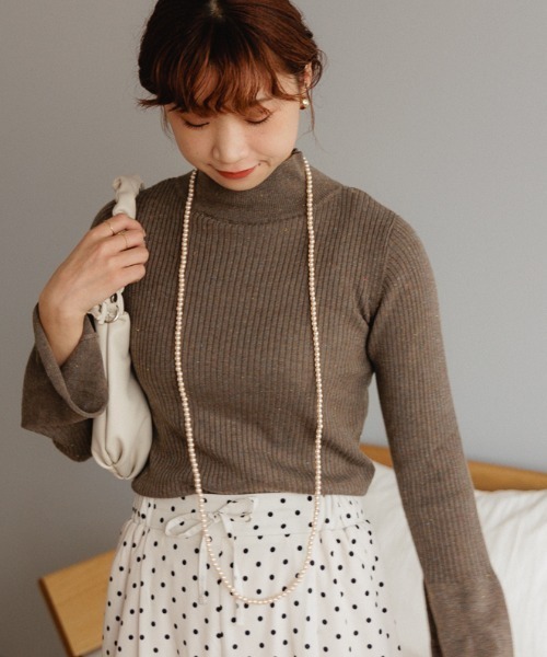 flower(フラワー)の「クリスタルタートルニット2(ニット/セーター・レディース・ブルー/アイボリー/ブラウン・FREE)」の2枚目の写真