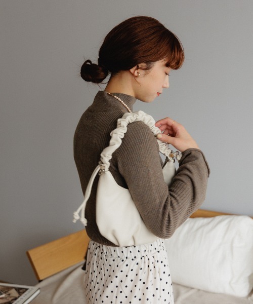 flower(フラワー)の「クリスタルタートルニット2(ニット/セーター・レディース・ブルー/アイボリー/ブラウン・FREE)」の13枚目の写真