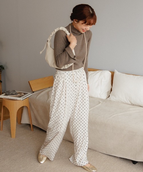 flower(フラワー)の「クリスタルタートルニット2(ニット/セーター・レディース・ブルー/アイボリー/ブラウン・FREE)」の15枚目の写真